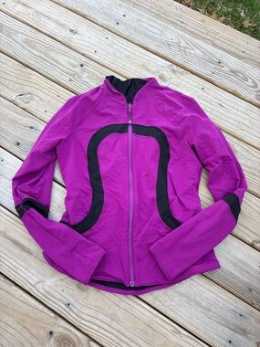 Lululemon find your bliss jacket size 12 fuchsia